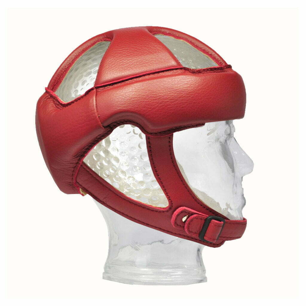 Hodebeskyttelse / hjelm i skinn farge rød