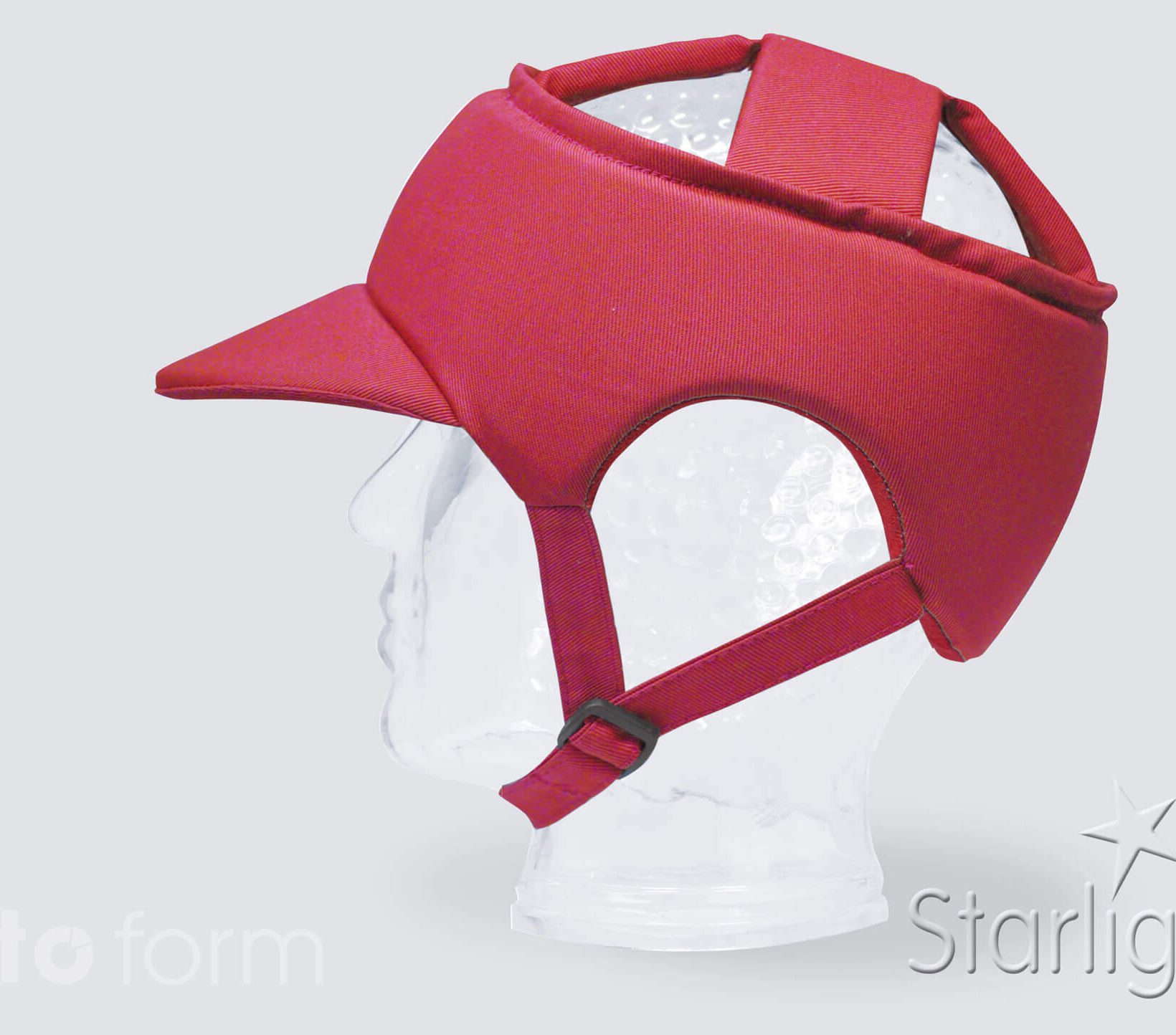 Rød beskyttelseshjelm på et utstillingshode.