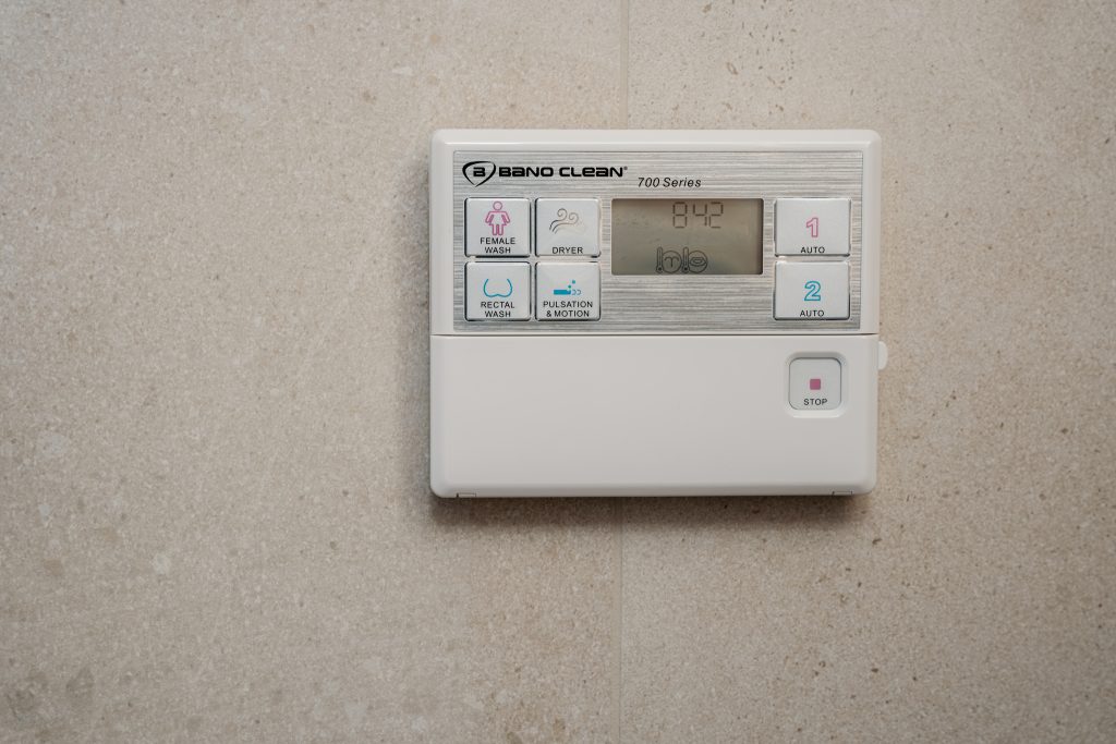 Fjernkontrollen til Bano Clean 700 spyl- og tørkesete/toalettilsats