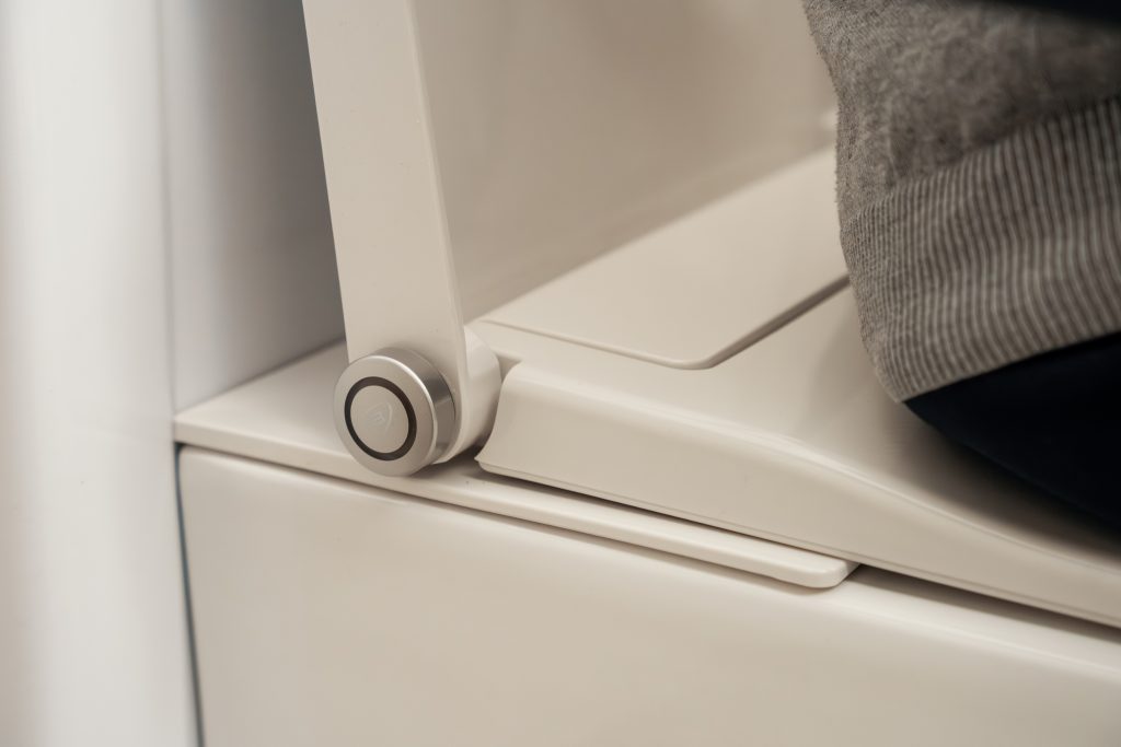 Dreieknapp/rotasjonsknapp på Clean Comfort gulvstående toalett med spyl- og tørk funksjoner